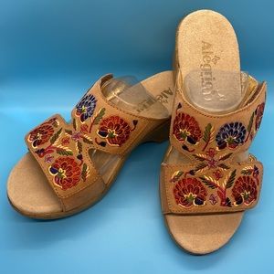 NEW Alegria 38 EU 7.5 8 Floral Embroidered Leather Slip-on Wedge Sandals Cognac